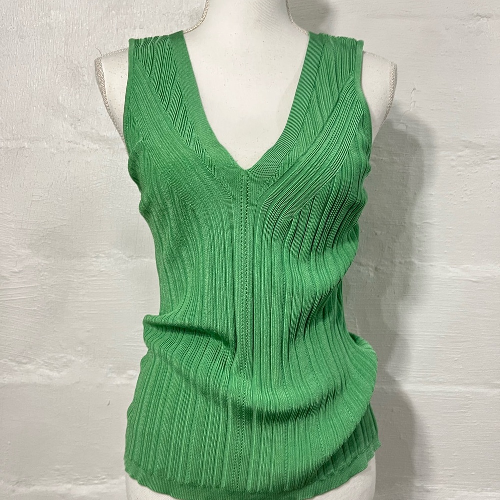 WHITE HOUSE BLACK MARKET RIBBED SCULPTED TANK (950) - Picture 12 of 12